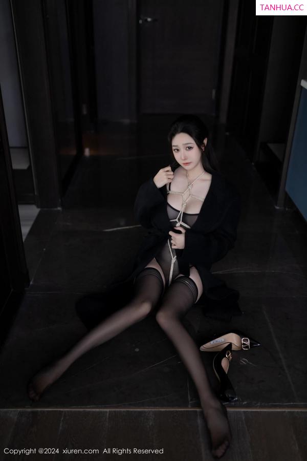 逗逗DouDou  [XiuRen]高清写真图 2024.05.16 No.8552 小逗逗 黑丝美腿第13张图片